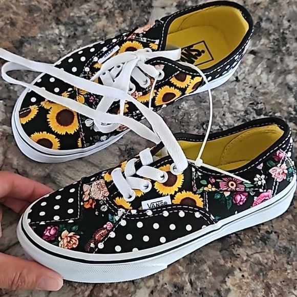 Vans size 2 patchwork sunflower polka dot NWOT lace-up running shoes - Picture 3 of 7